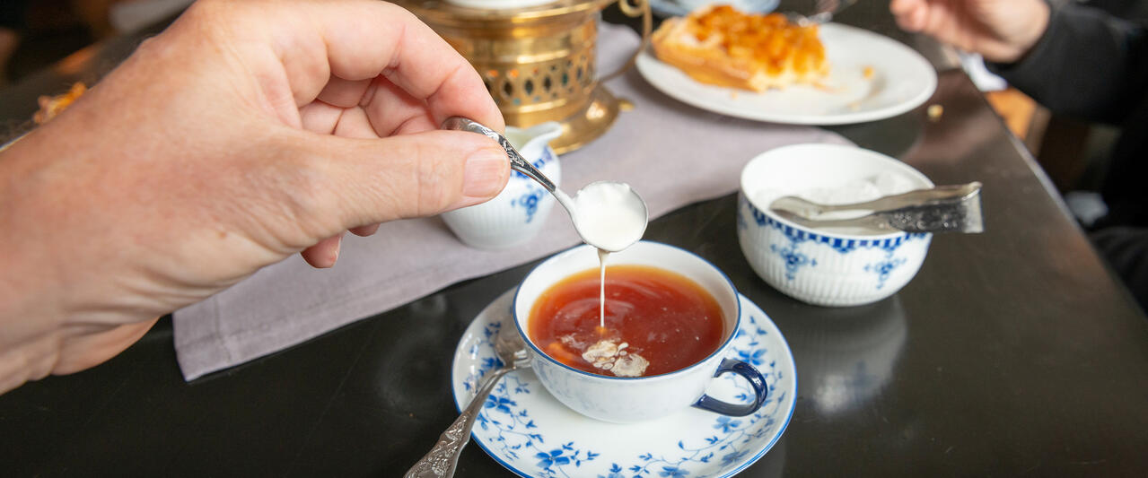 Zu den Weltmeistern im Teetrinken Zu den Weltmeistern im Teetrinken