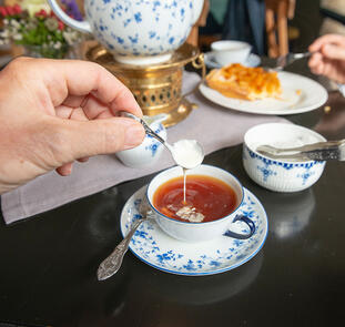 Zu den Weltmeistern im Teetrinken